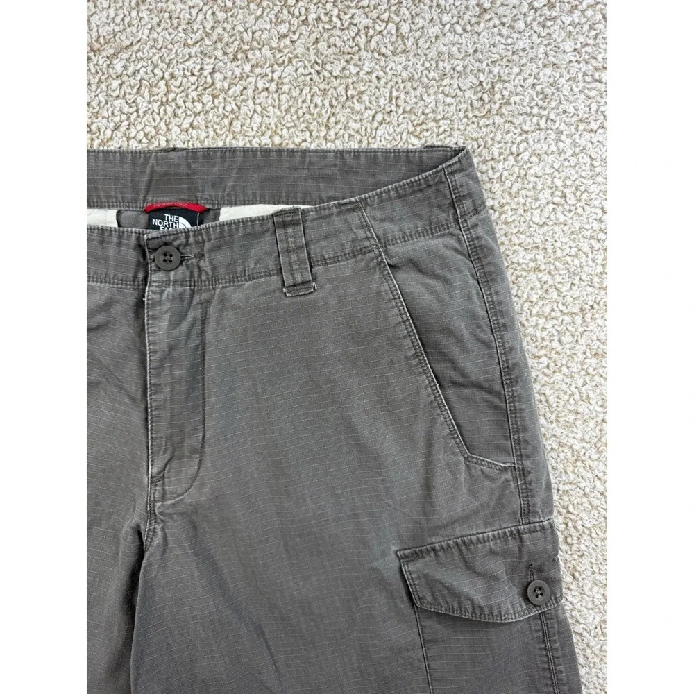 The North Face Men's Shorts Size 34 Gray Cargo Hiking Outdoor Casual
